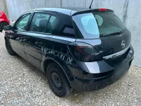 Używany Opel Astra 105 KM (77 kW) 2005 Czarny Hatchback