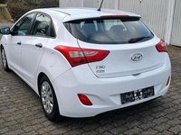 Gebraucht Hyundai i30 90 PS (66 kW) 2015 Weiß Limousine