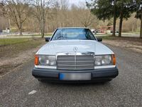 Gebraucht Mercedes E200 118 PS (86 kW) 1989 Weiß Limousine