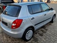 Gebraucht Skoda Fabia 70 PS (51 kW) 2012 Silber Kleinwagen