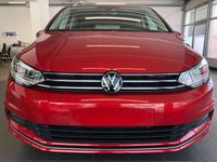 Gebraucht VW Touran 150 PS (110 kW) 2022 Rot Van / Kleinbus