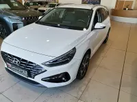 Gebraucht Hyundai i30 120 PS (88 kW) 2021 Polar white / sol Kombi