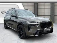 Gebraucht BMW X7 M Sport 352 PS (258 kW) 2025 Grün SUV