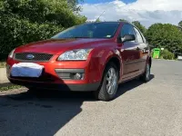 Gebraucht Ford Focus Ambiente 101 PS (74 kW) 2005 Rot Limousine