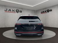Gebraucht VW Passat R-line 150 PS (110 kW) 2025 Schwarz Kombi