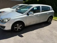 Second-hand Opel Astra 105 CP (77 kW) 2006 Argintiu Hatchback
