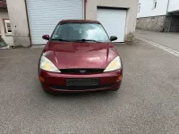 Gebraucht Ford Focus 105 PS (77 kW) 1999 Rot Kleinwagen