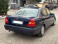 Gebraucht Mercedes C180 122 PS (89 kW) 1994 Blau Limousine