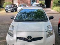 Gebraucht Toyota Yaris 69 PS (50 kW) 2010 Weiß Kleinwagen