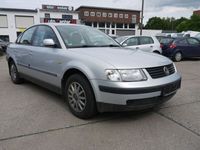 Second-hand VW Passat 101 CP (74 kW) 1999 Argintiu Berlinǎ