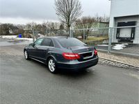 Gebraucht Mercedes E250 204 PS (150 kW) 2009 Grau Limousine