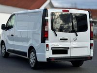 Gebraucht Opel Vivaro 125 PS (91 kW) 2018 Weiß Van / Kleinbus