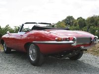 Second-hand Jaguar E-Type 265 CP (194 kW) 1968 Roșu Cabrio