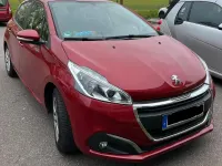 Gebraucht Peugeot 208 83 PS (61 kW) 2018 Rot Kleinwagen