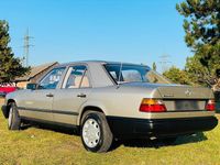 Gebraucht Mercedes 200 75 PS (55 kW) 1988 Gold Limousine