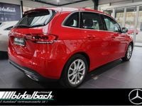 Gebraucht Mercedes B200 163 PS (119 kW) 2019 Rot Van / Kleinbus