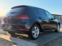 Gebraucht VW Golf VII Trendline 110 PS (80 kW) 2017 Schwarz Kleinwagen