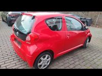 Gebraucht Toyota Aygo 70 PS (51 kW) 2006 Rot Kleinwagen
