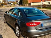 Gebraucht Audi A4 140 PS (102 kW) 2012 Grau Limousine