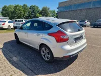 Usado Ford Focus 125 CV (91 kW) 2013 Plateado Berlina