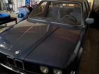 Gebraucht BMW 325 122 PS (89 kW) 1985 Blau Limousine