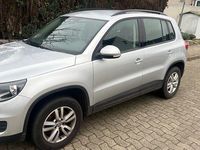 Gebraucht VW Tiguan Trendline 122 PS (89 kW) 2012 Grau SUV
