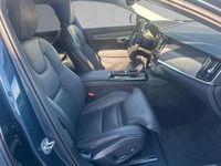 Second-hand Volvo V90 Ultra 455 CP (334 kW) 2025 Albastru Break