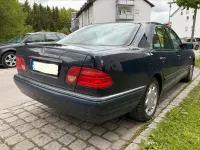 Gebraucht Mercedes E280 Elegance 204 PS (150 kW) 1997 Blau Limousine