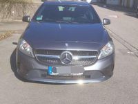 Gebraucht Mercedes A180 122 PS (89 kW) 2016 Grau Limousine