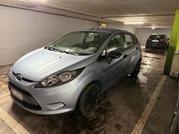 Gebraucht Ford Fiesta 101 PS (74 kW) 2012 Blau Kleinwagen