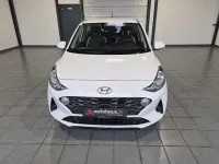 Gebraucht Hyundai i10 Trend 84 PS (61 kW) 2023 Weiß Kleinwagen