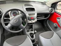 Gebraucht Toyota Aygo 70 PS (51 kW) 2006 Rot Kleinwagen