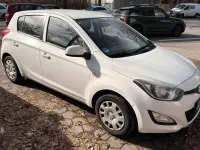 Gebraucht Hyundai i20 84 PS (61 kW) 2013 Weiß Kleinwagen