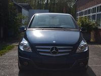 Gebraucht Mercedes B200 193 PS (141 kW) 2010 Blau Van / Kleinbus
