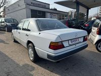 Gebraucht Mercedes 300 113 PS (83 kW) 1990 Weiß Limousine