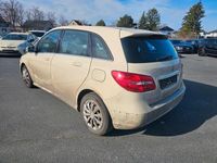 Gebraucht Mercedes B180 109 PS (80 kW) 2013 Gelb Van / Kleinbus