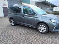 Gebraucht Ford Tourneo 102 PS (75 kW) 2022 Grau Van / Kleinbus