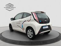 Gebraucht Toyota Aygo X-play 69 PS (50 kW) 2017 Weiß Kleinwagen