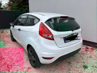 Gebraucht Ford Fiesta Ambiente 60 PS (44 kW) 2012 Weiß Kleinwagen