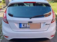 Gebraucht Ford Fiesta Ambiente 60 PS (44 kW) 2015 Weiß Limousine