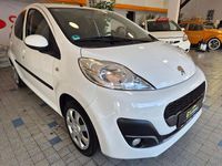 Gebraucht Peugeot 107 Active 68 PS (50 kW) 2012 Weiß Kleinwagen