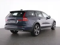 Gebraucht Volvo V60 CC Plus 197 PS (144 kW) 2023 Blau denim blue / metallic Kombi