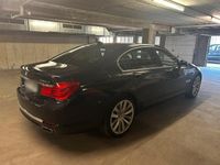 Gebraucht BMW 740 306 PS (225 kW) 2011 Schwarz Limousine