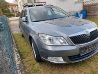 Gebraucht Skoda Octavia Elegance 122 PS (89 kW) 2012 Grau Kombi