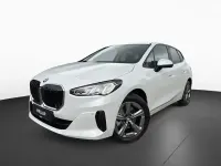 Gebraucht BMW 220 Active Tourer Performance 156 PS (114 kW) 2023 Mineralweiß (weiß) Van / Kleinbus