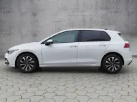 Gebraucht VW Golf VIII Active 131 PS (96 kW) 2021 Oryxweiß perlmutteffekt Limousine