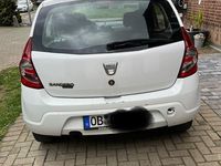 Gebraucht Dacia Sandero 75 PS (55 kW) 2011 Weiß Limousine