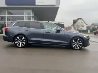 Gebraucht Volvo V60 Plus 197 PS (144 kW) 2022 Blau Kombi