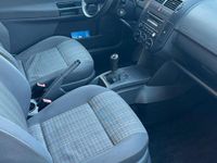 Usado VW Polo 54 HP (39 kW) 2006 Verde Citadino