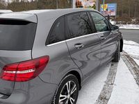 Gebraucht Mercedes B220 177 PS (130 kW) 2016 Grau Van / Kleinbus